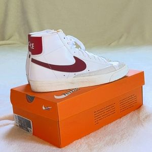Nike Women's Blazers Mid 77 Burgundy/White